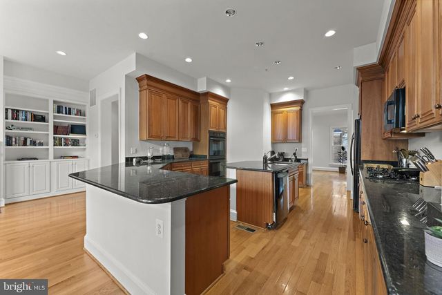 1815 POTOMAC GREENS DR, Alexandria, VA 22314