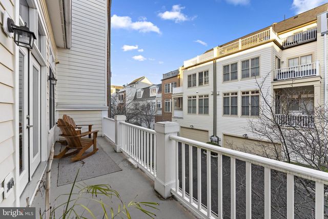 1815 POTOMAC GREENS DR, Alexandria, VA 22314