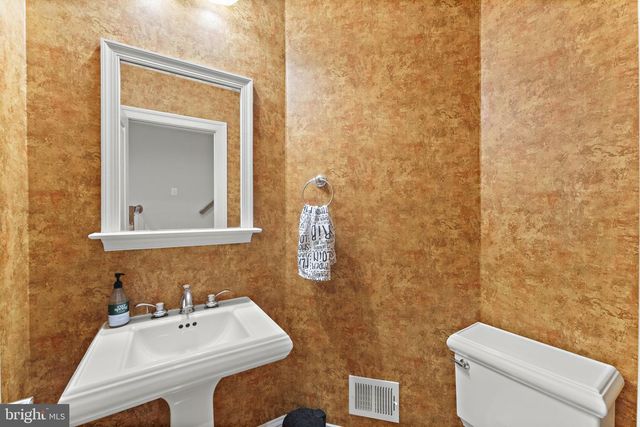 1815 POTOMAC GREENS DR, Alexandria, VA 22314