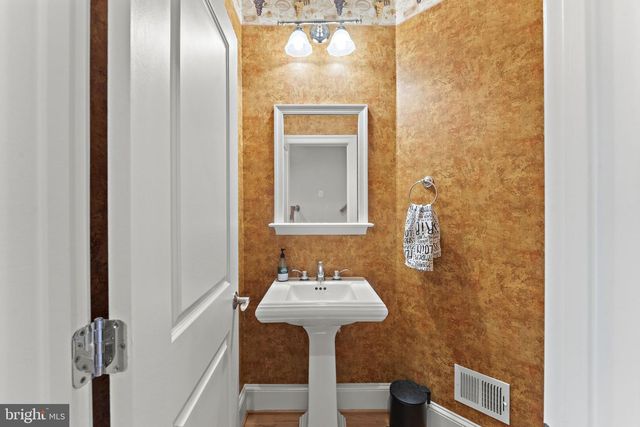 1815 POTOMAC GREENS DR, Alexandria, VA 22314