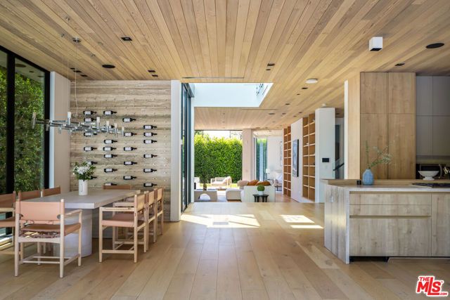 952 N Laurel Avenue, Los Angeles, CA 90046