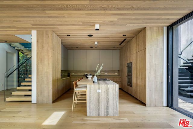 952 N Laurel Avenue, Los Angeles, CA 90046