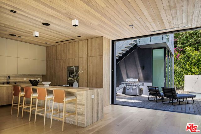 952 N Laurel Avenue, Los Angeles, CA 90046