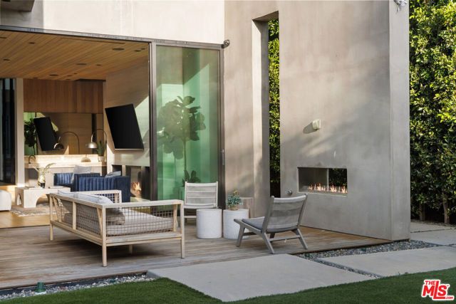 952 N Laurel Avenue, Los Angeles, CA 90046