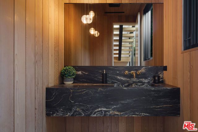 952 N Laurel Avenue, Los Angeles, CA 90046