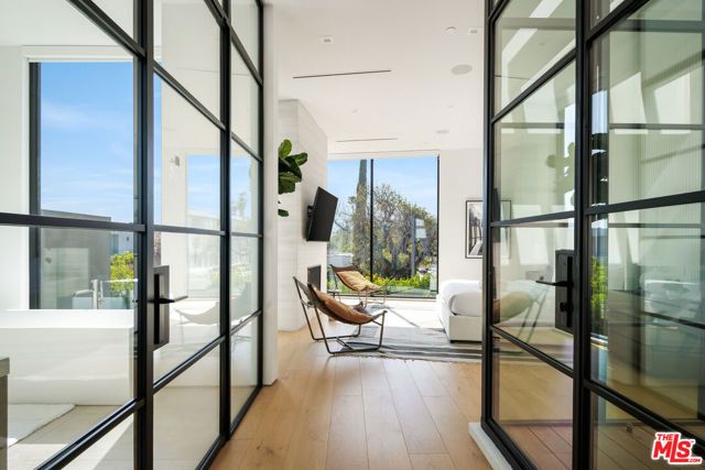 952 N Laurel Avenue, Los Angeles, CA 90046