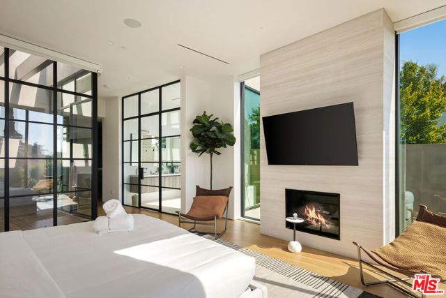 952 N Laurel Avenue, Los Angeles, CA 90046