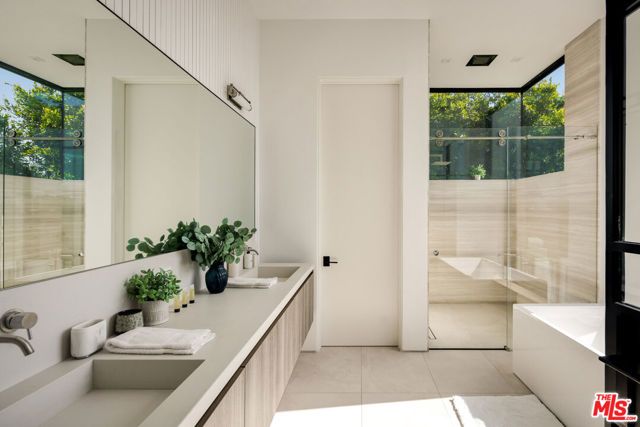 952 N Laurel Avenue, Los Angeles, CA 90046