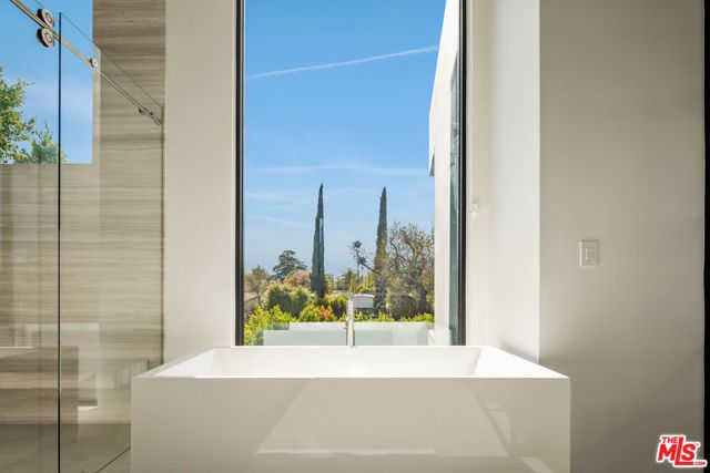 952 N Laurel Avenue, Los Angeles, CA 90046