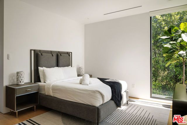 952 N Laurel Avenue, Los Angeles, CA 90046