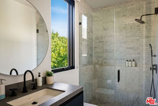 952 N Laurel Avenue, Los Angeles, CA 90046