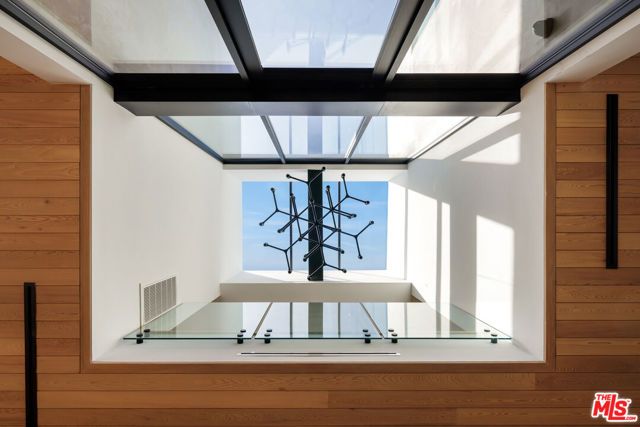 952 N Laurel Avenue, Los Angeles, CA 90046