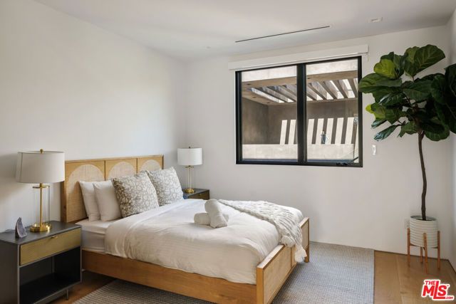 952 N Laurel Avenue, Los Angeles, CA 90046