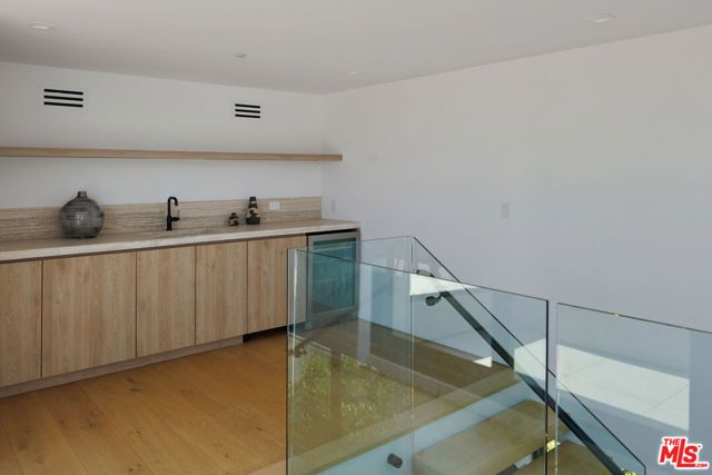 952 N Laurel Avenue, Los Angeles, CA 90046