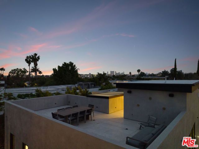 952 N Laurel Avenue, Los Angeles, CA 90046