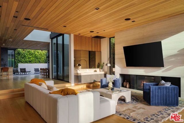 952 N Laurel Avenue, Los Angeles, CA 90046