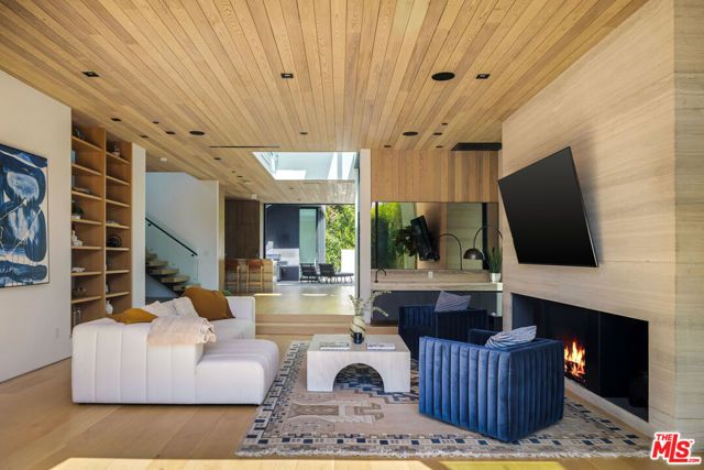 952 N Laurel Avenue, Los Angeles, CA 90046