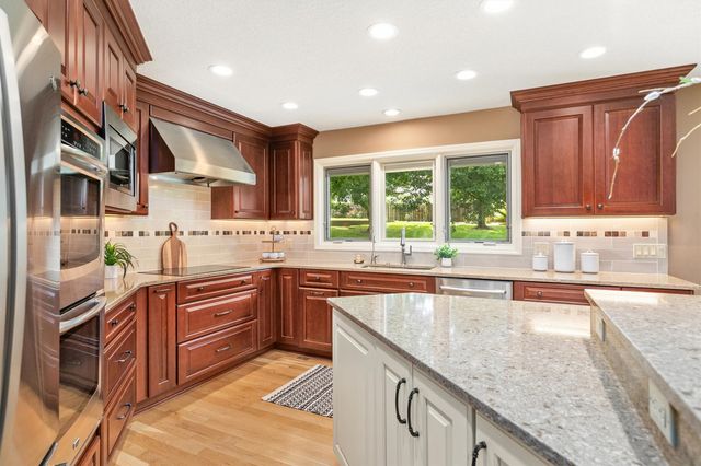 705 S 25th Court, West Des Moines, IA 50265