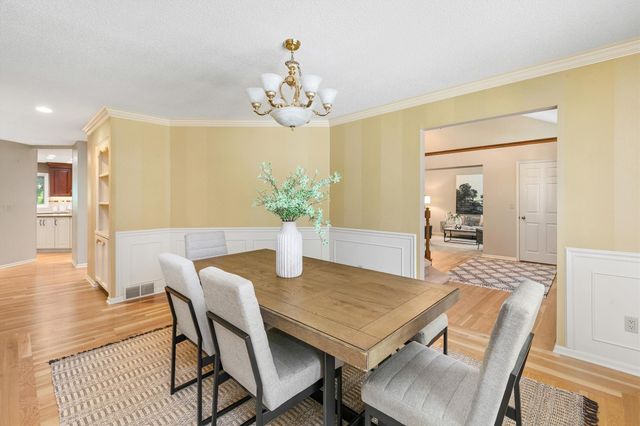 705 S 25th Court, West Des Moines, IA 50265