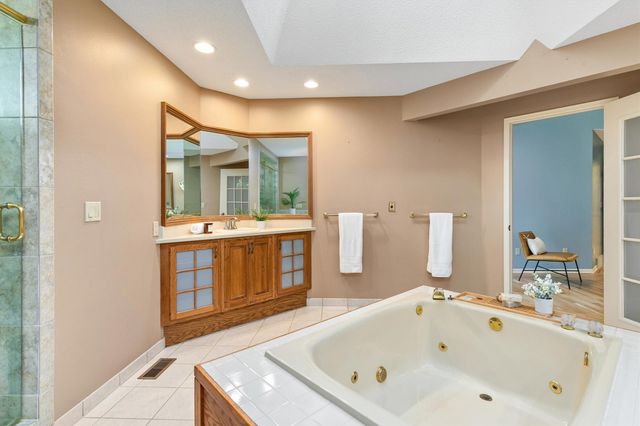 705 S 25th Court, West Des Moines, IA 50265