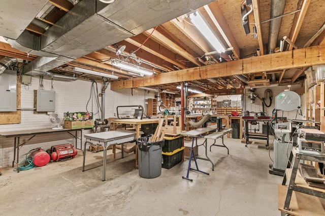 705 S 25th Court, West Des Moines, IA 50265