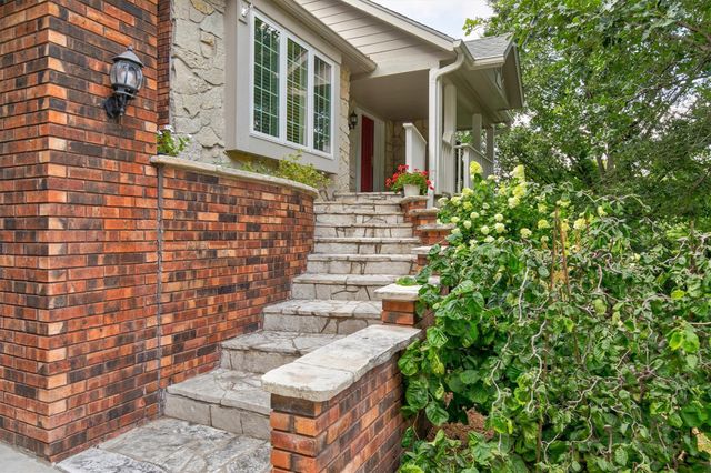 705 S 25th Court, West Des Moines, IA 50265