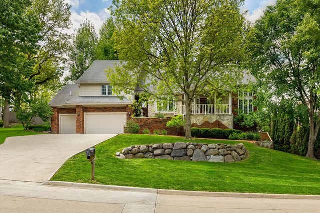 705 S 25th Court, West Des Moines, IA 50265