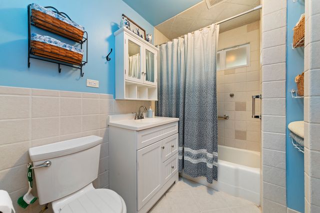 4S069 Barclay Road, Naperville, IL 60563