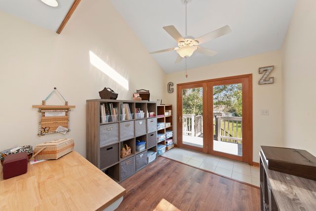 4S069 Barclay Road, Naperville, IL 60563