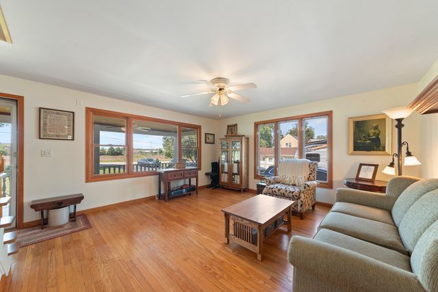 4S069 Barclay Road, Naperville, IL 60563