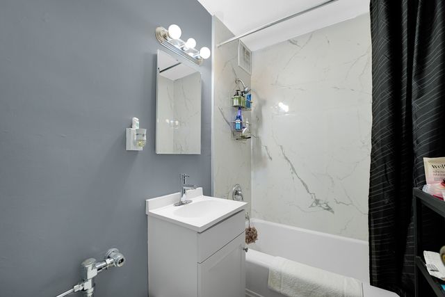 4880 N Marine Drive 715, Chicago, IL 60640