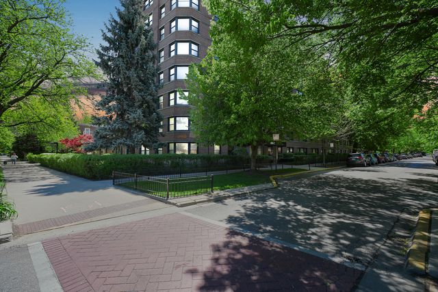 4880 N Marine Drive 715, Chicago, IL 60640