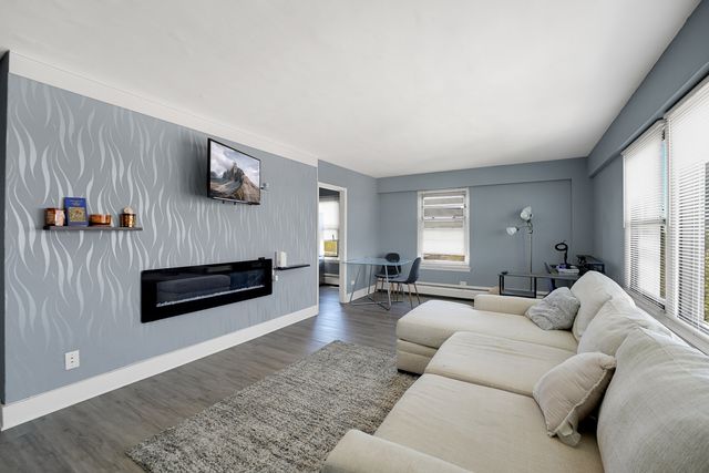 4880 N Marine Drive 715, Chicago, IL 60640