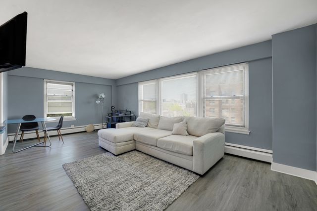 4880 N Marine Drive 715, Chicago, IL 60640