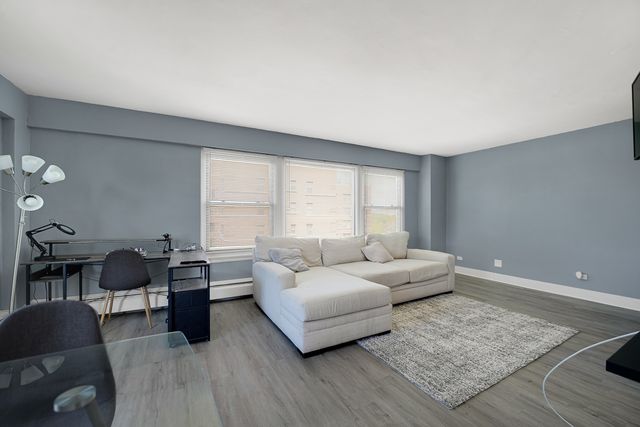 4880 N Marine Drive 715, Chicago, IL 60640
