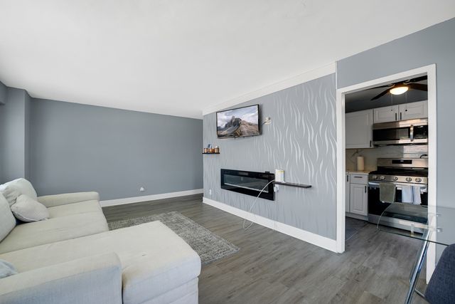 4880 N Marine Drive 715, Chicago, IL 60640