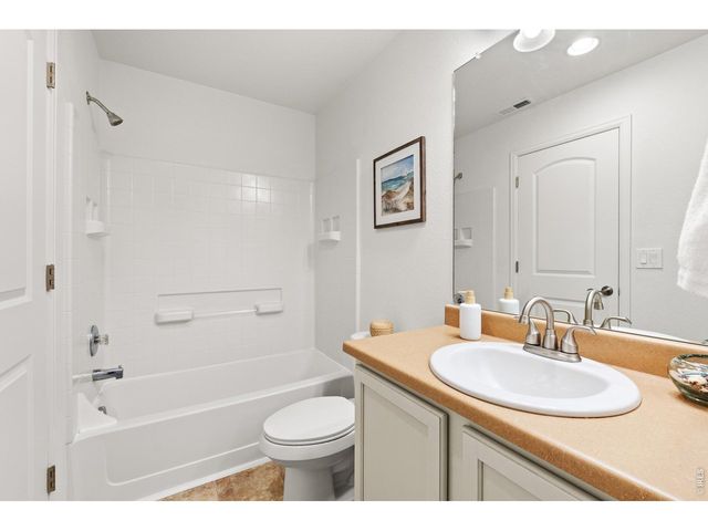 5056 Silverwood Dr, Johnstown, CO 80534