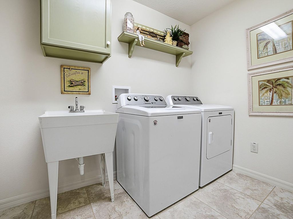 Image 12 of property listing at 2348 MIDNIGHT PASS COURT, The Villages, FL 32162