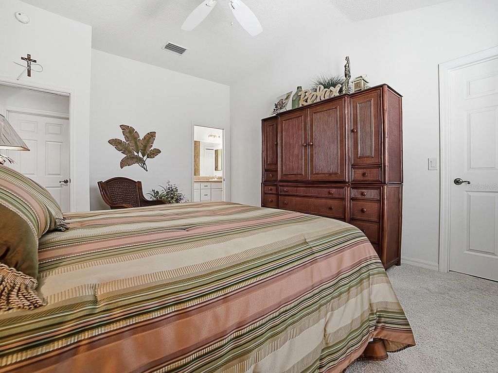 Image 14 of property listing at 2348 MIDNIGHT PASS COURT, The Villages, FL 32162