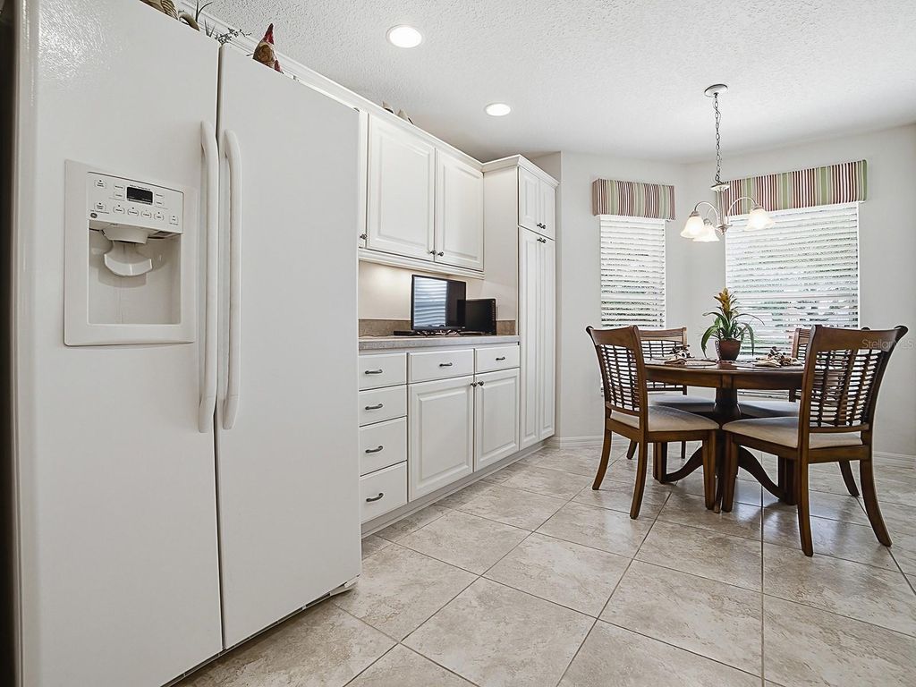 Image 8 of property listing at 2348 MIDNIGHT PASS COURT, The Villages, FL 32162