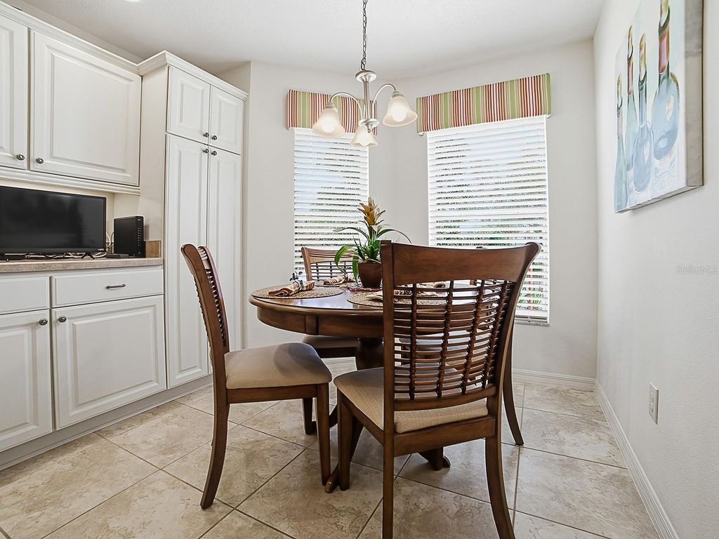 Image 9 of property listing at 2348 MIDNIGHT PASS COURT, The Villages, FL 32162