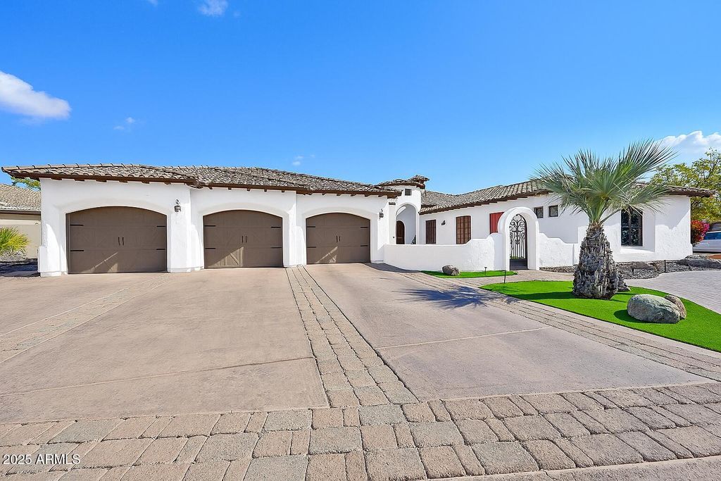 Image 1 of property listing at 351 N CLOVERFIELD Circle, Litchfield Park, AZ 85340