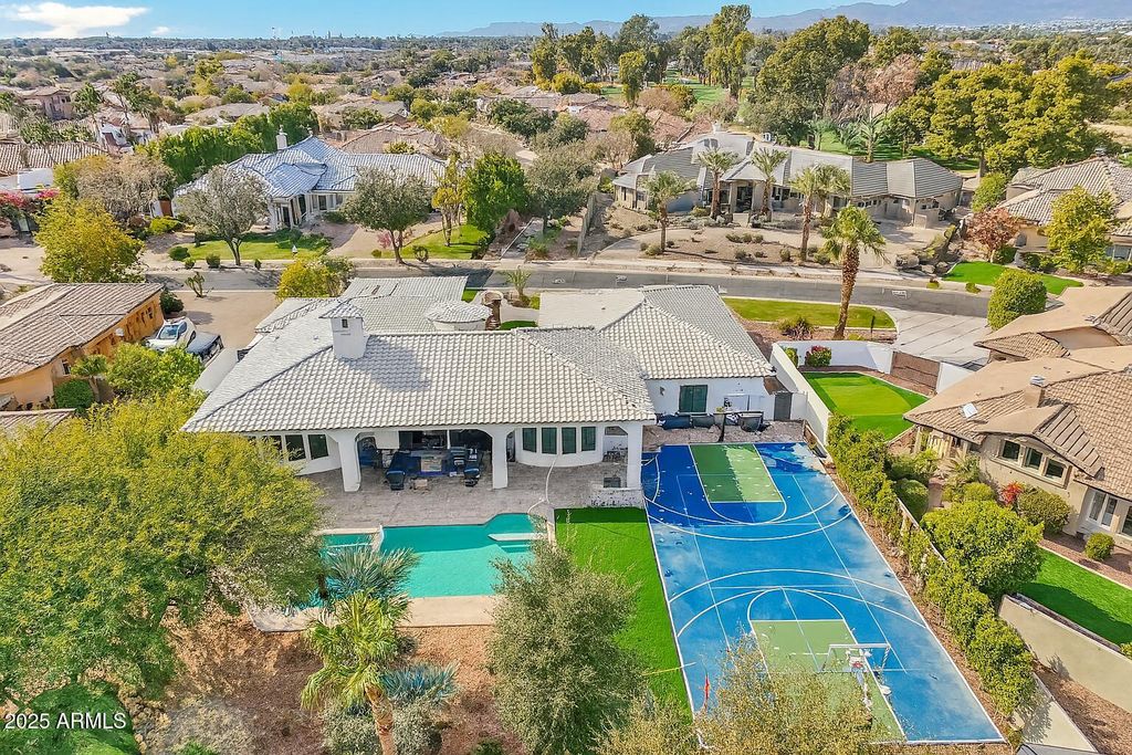 Image 3 of property listing at 351 N CLOVERFIELD Circle, Litchfield Park, AZ 85340