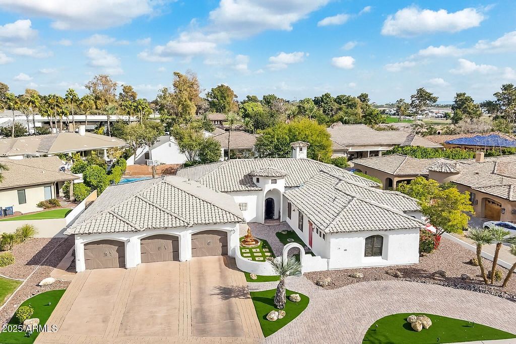 Image 38 of property listing at 351 N CLOVERFIELD Circle, Litchfield Park, AZ 85340