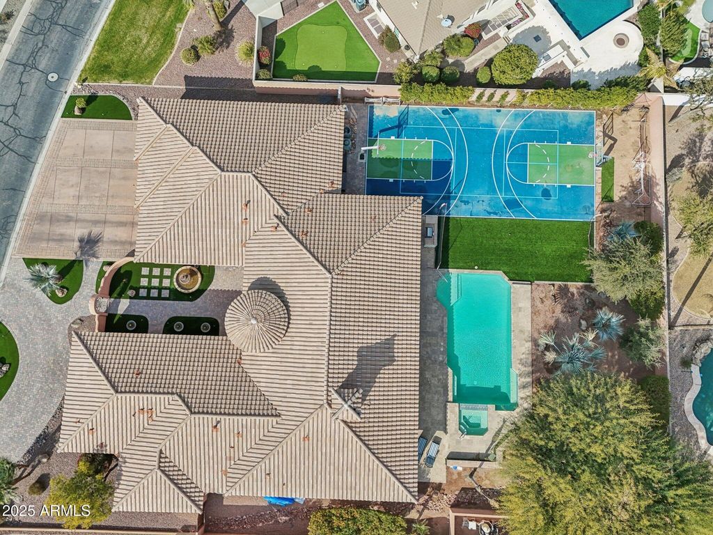 Image 4 of property listing at 351 N CLOVERFIELD Circle, Litchfield Park, AZ 85340