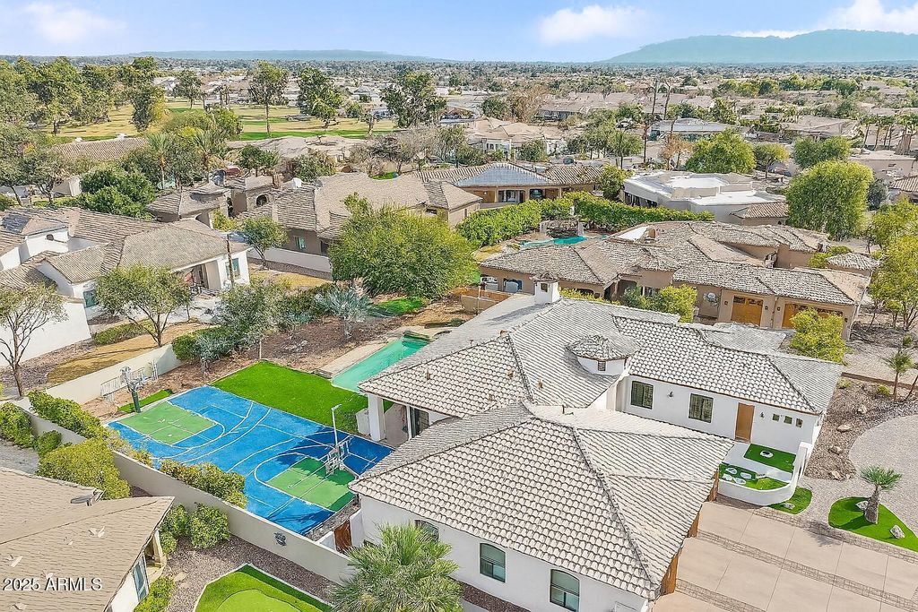 Image 41 of property listing at 351 N CLOVERFIELD Circle, Litchfield Park, AZ 85340