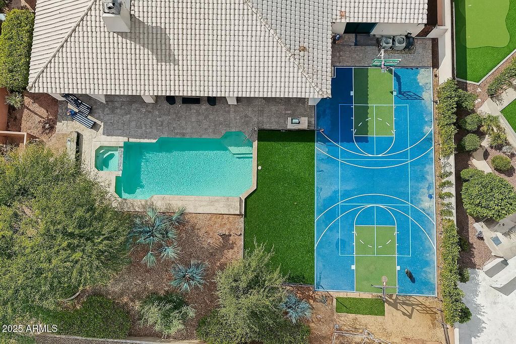 Image 5 of property listing at 351 N CLOVERFIELD Circle, Litchfield Park, AZ 85340