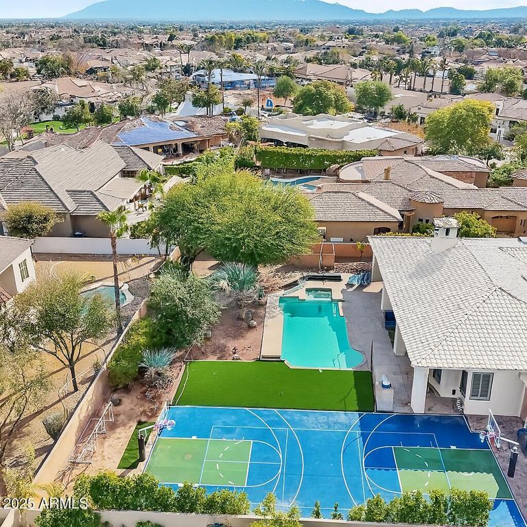 Image 6 of property listing at 351 N CLOVERFIELD Circle, Litchfield Park, AZ 85340