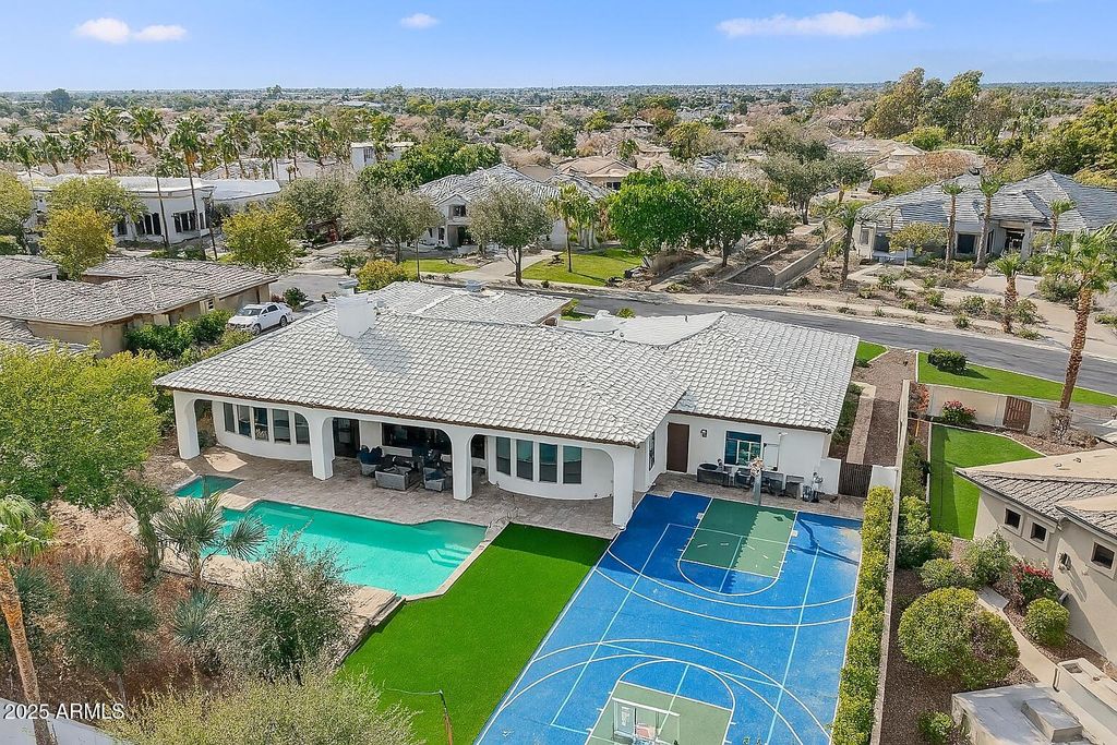 Image 7 of property listing at 351 N CLOVERFIELD Circle, Litchfield Park, AZ 85340