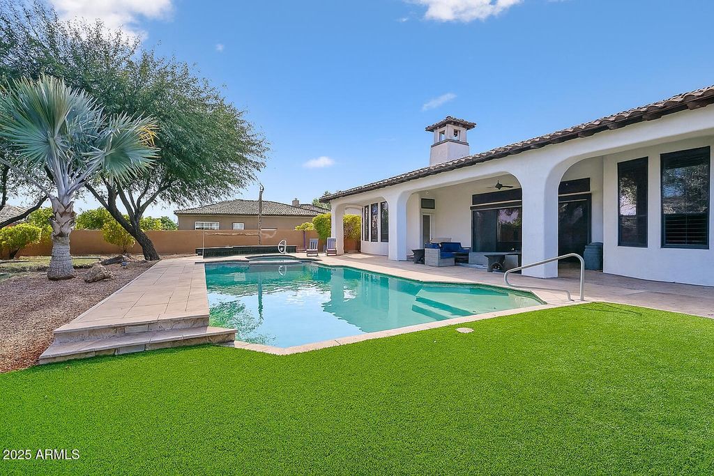 Image 8 of property listing at 351 N CLOVERFIELD Circle, Litchfield Park, AZ 85340